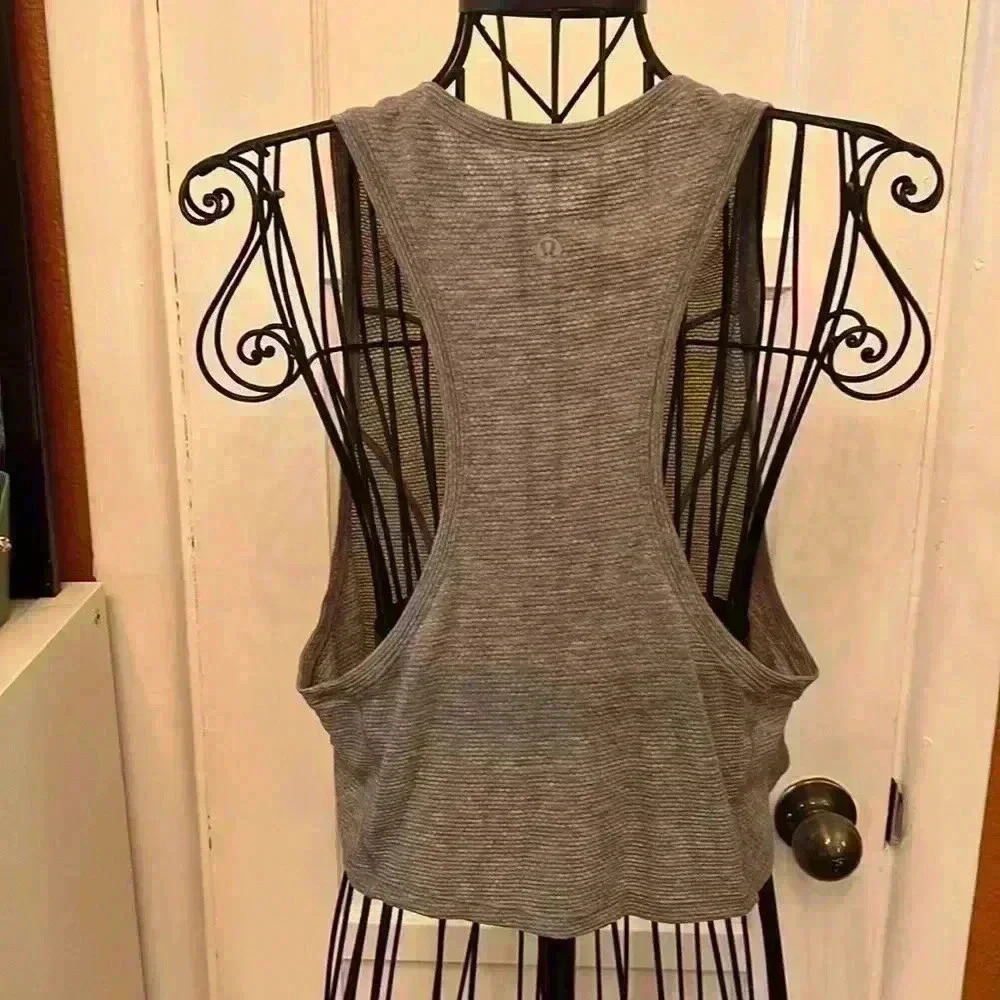 Lululemon Stronger as One Muscle Tank-Sz 6 - Picture 2 of 6